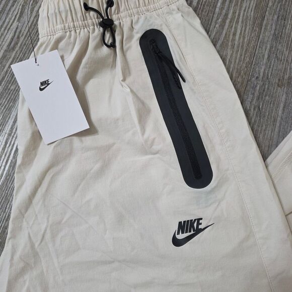 Nike Tech Woven Oversized Pants Light Orewood Black Men’s Medium New  HM7158-104 - Picture 2 of 11